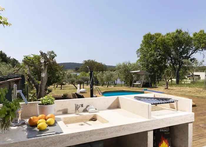 House Olive מדולין